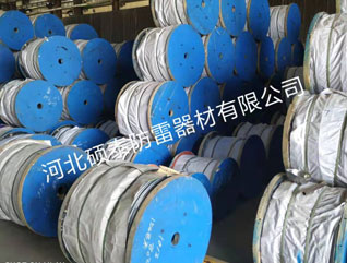 熱鍍鋅鋼絞線(xiàn)生產(chǎn)車(chē)間